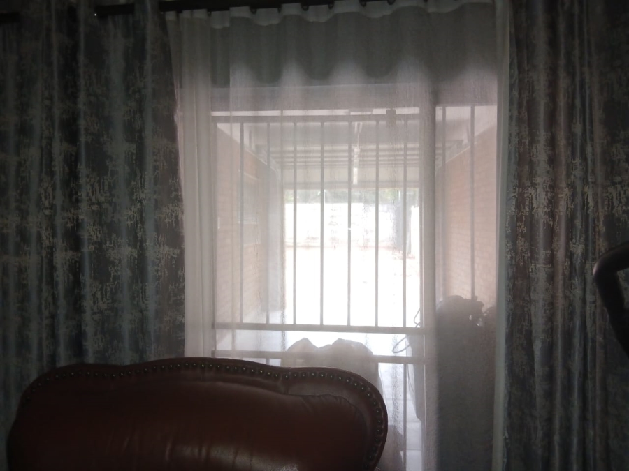 3 Bedroom Property for Sale in Mountain View Gauteng