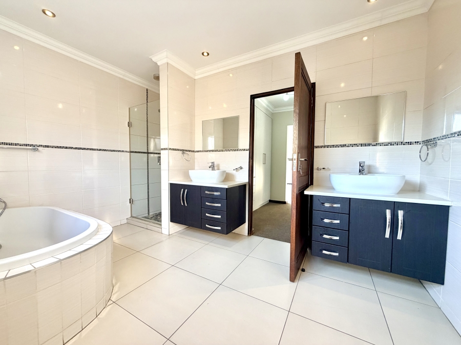 4 Bedroom Property for Sale in La Como Lifestyle Estate Gauteng