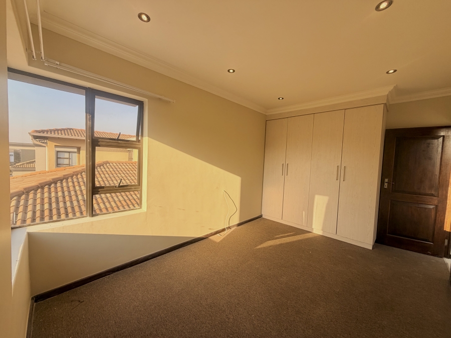 4 Bedroom Property for Sale in La Como Lifestyle Estate Gauteng
