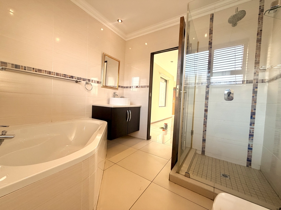 4 Bedroom Property for Sale in La Como Lifestyle Estate Gauteng