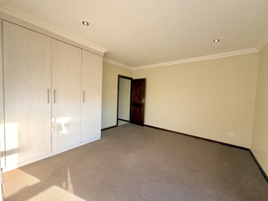 4 Bedroom Property for Sale in La Como Lifestyle Estate Gauteng