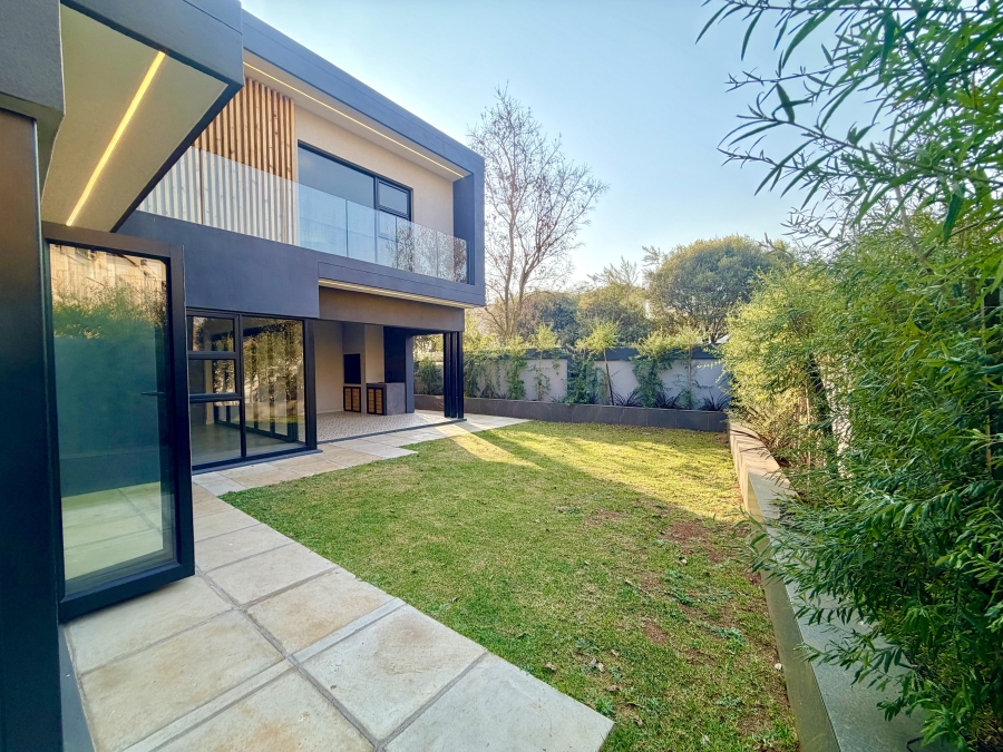 5 Bedroom Property for Sale in La Como Lifestyle Estate Gauteng