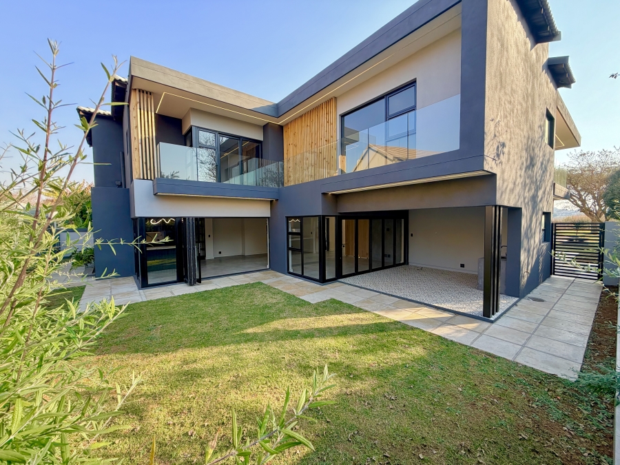 5 Bedroom Property for Sale in La Como Lifestyle Estate Gauteng
