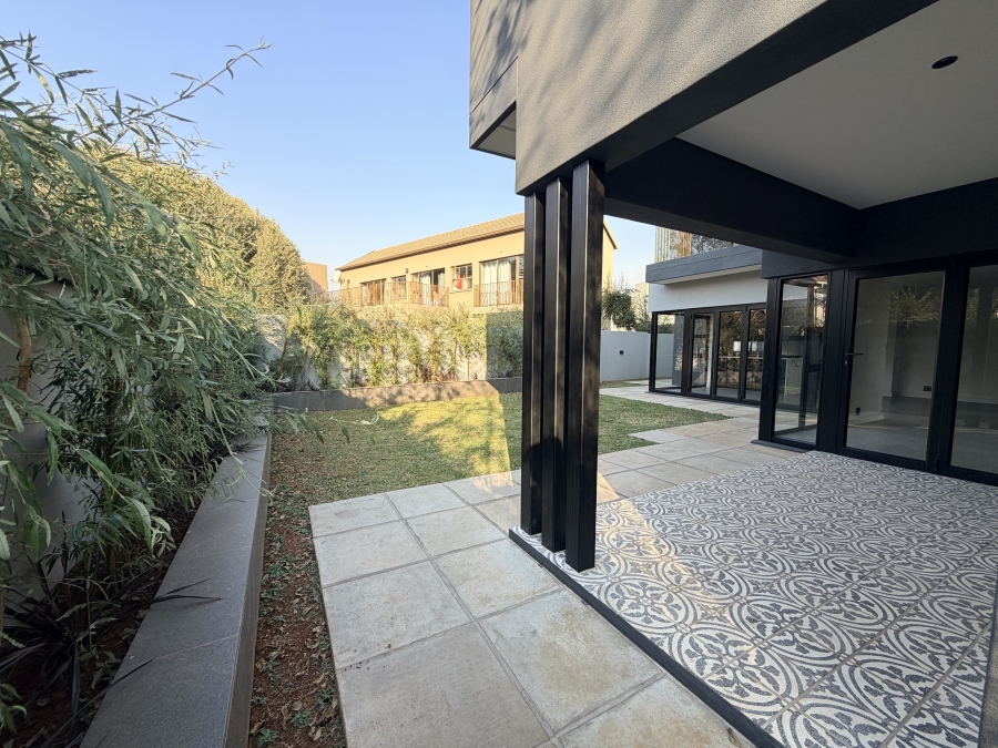 5 Bedroom Property for Sale in La Como Lifestyle Estate Gauteng