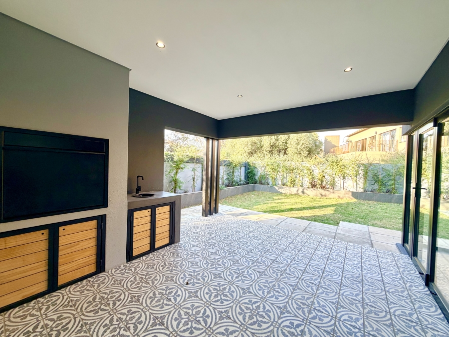 5 Bedroom Property for Sale in La Como Lifestyle Estate Gauteng