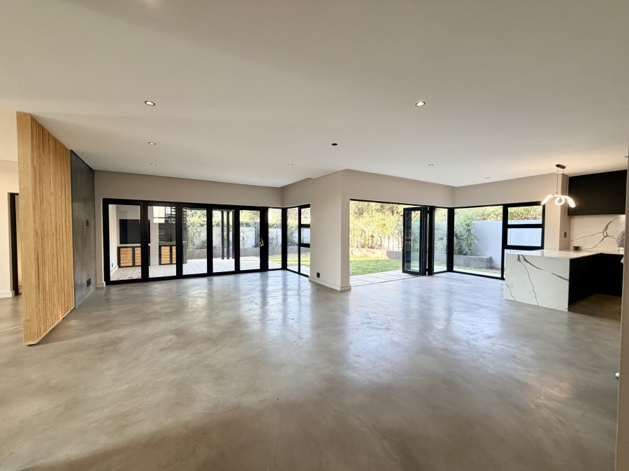 5 Bedroom Property for Sale in La Como Lifestyle Estate Gauteng