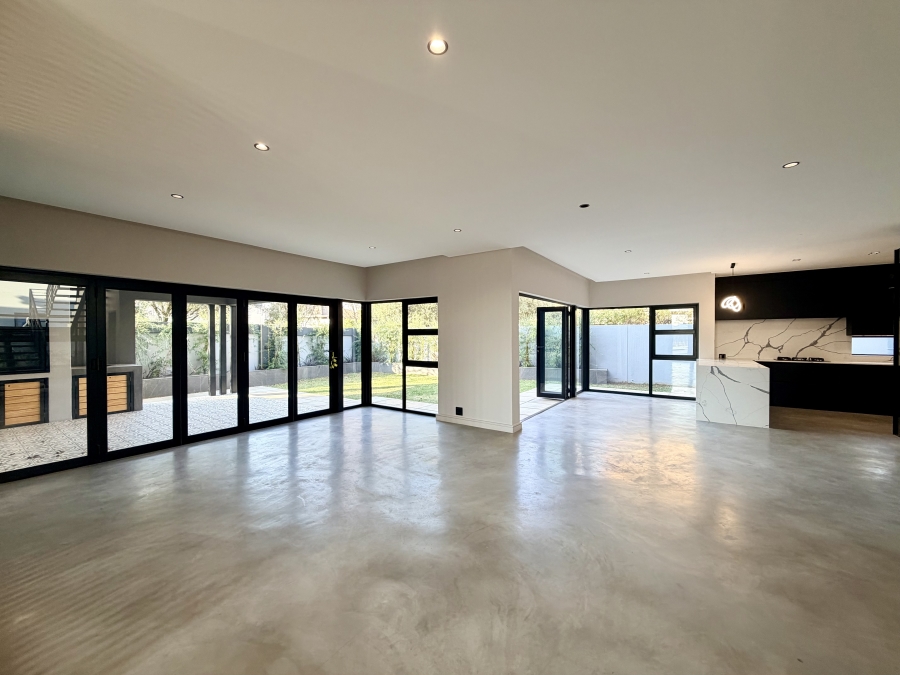 5 Bedroom Property for Sale in La Como Lifestyle Estate Gauteng