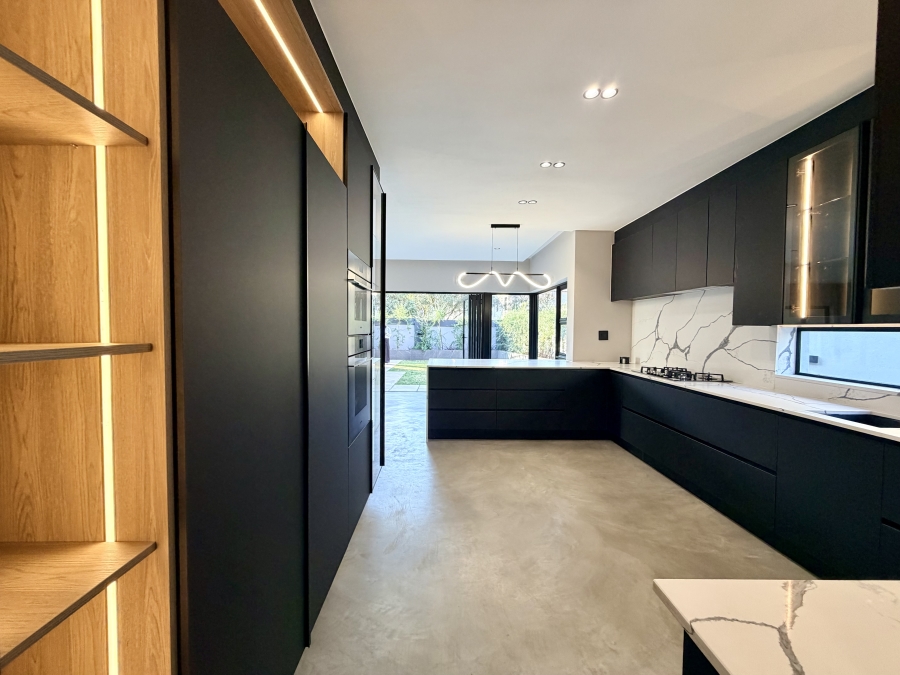 5 Bedroom Property for Sale in La Como Lifestyle Estate Gauteng