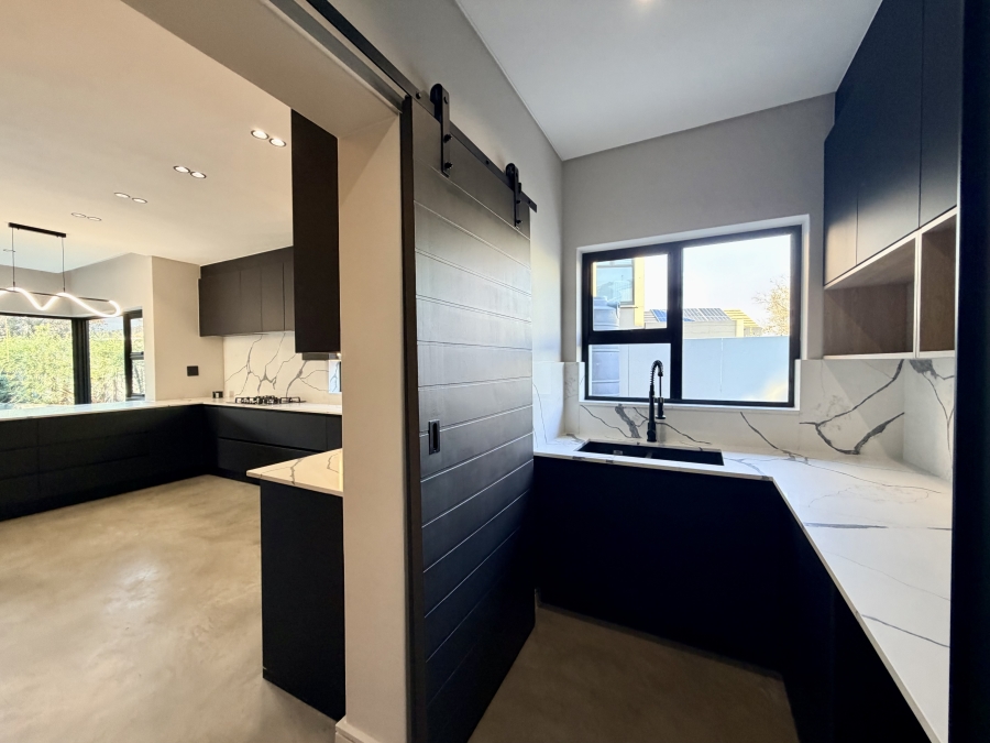 5 Bedroom Property for Sale in La Como Lifestyle Estate Gauteng