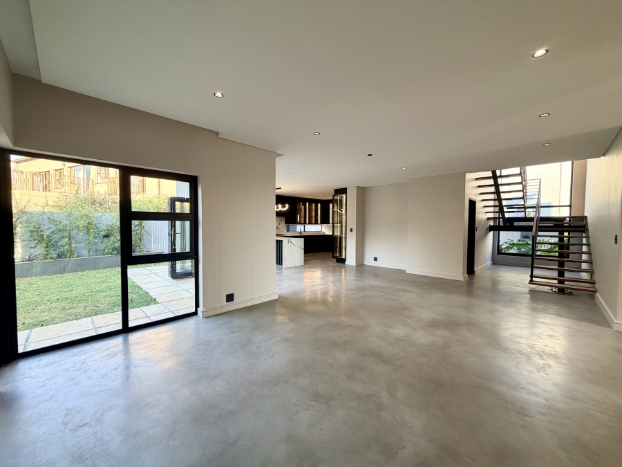 5 Bedroom Property for Sale in La Como Lifestyle Estate Gauteng