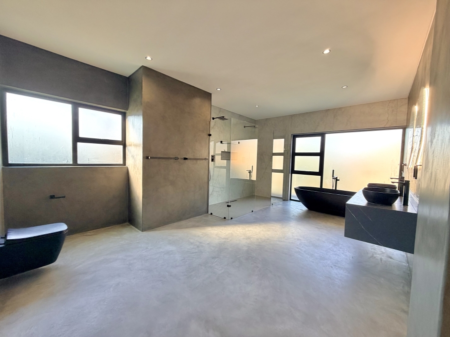 5 Bedroom Property for Sale in La Como Lifestyle Estate Gauteng