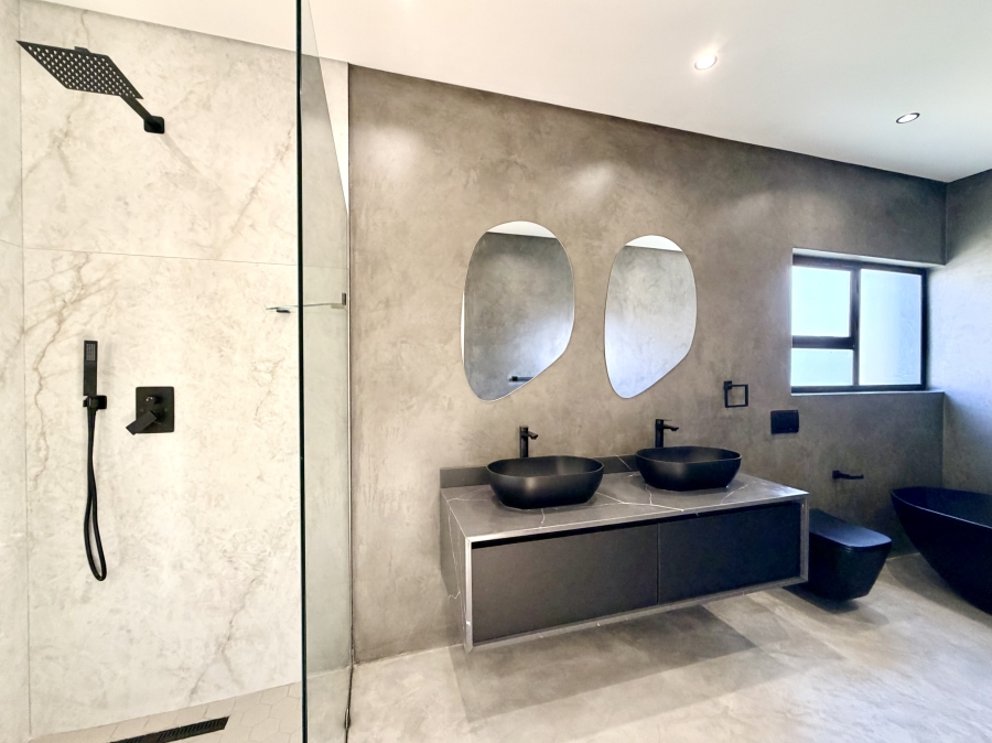5 Bedroom Property for Sale in La Como Lifestyle Estate Gauteng