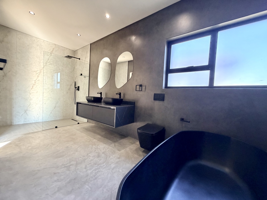 5 Bedroom Property for Sale in La Como Lifestyle Estate Gauteng