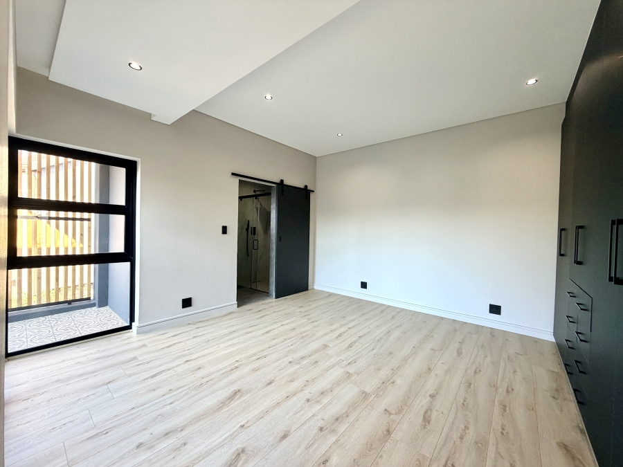 5 Bedroom Property for Sale in La Como Lifestyle Estate Gauteng