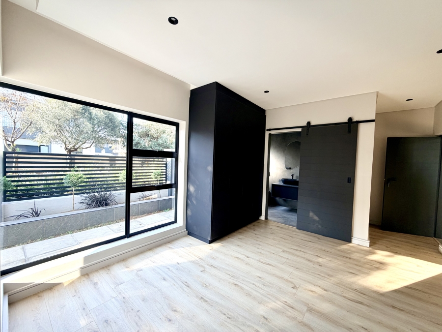 5 Bedroom Property for Sale in La Como Lifestyle Estate Gauteng