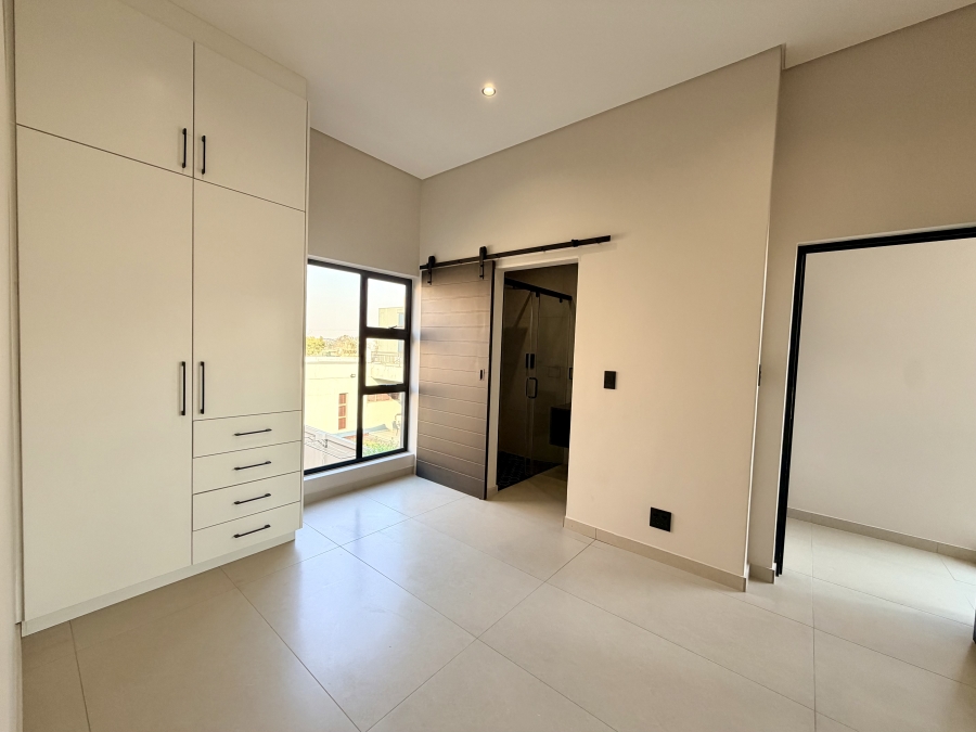 5 Bedroom Property for Sale in La Como Lifestyle Estate Gauteng