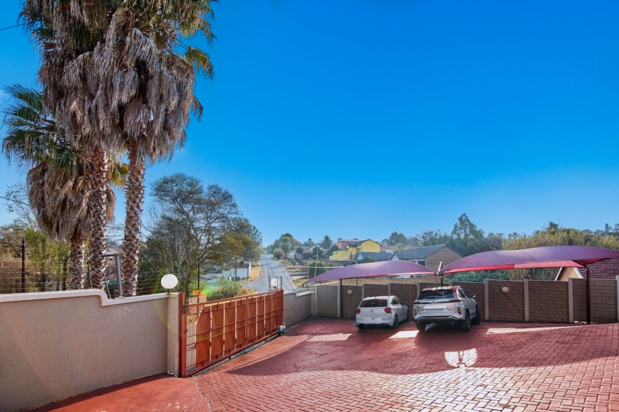 4 Bedroom Property for Sale in Discovery Gauteng