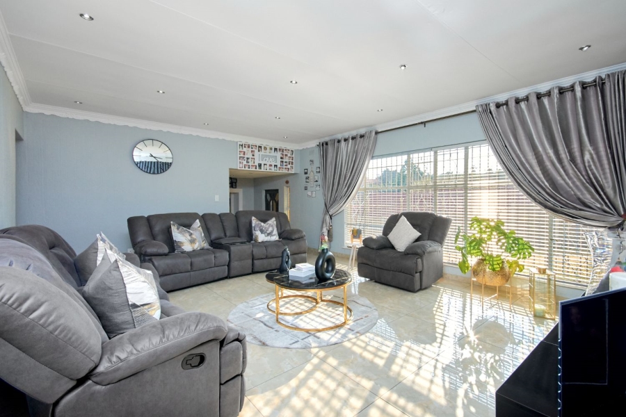 4 Bedroom Property for Sale in Discovery Gauteng