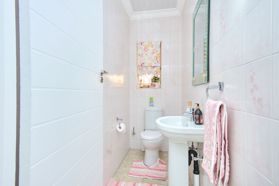 4 Bedroom Property for Sale in Discovery Gauteng