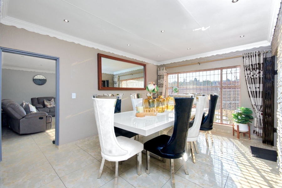 4 Bedroom Property for Sale in Discovery Gauteng