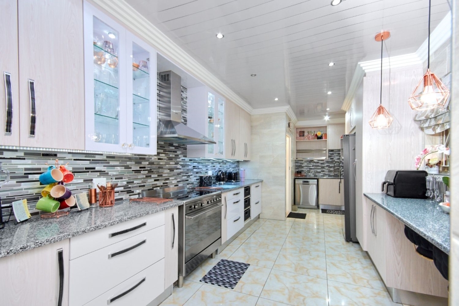 4 Bedroom Property for Sale in Discovery Gauteng