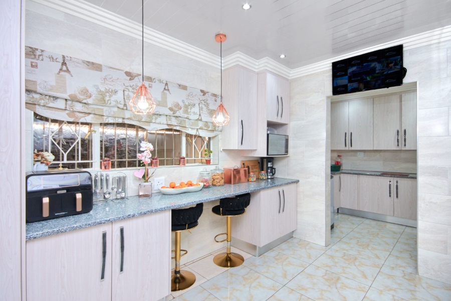 4 Bedroom Property for Sale in Discovery Gauteng