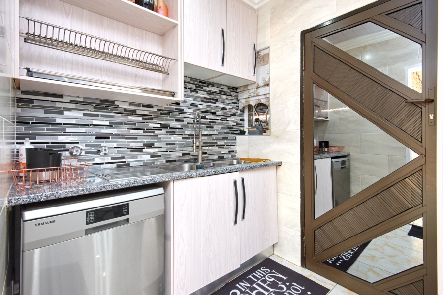 4 Bedroom Property for Sale in Discovery Gauteng