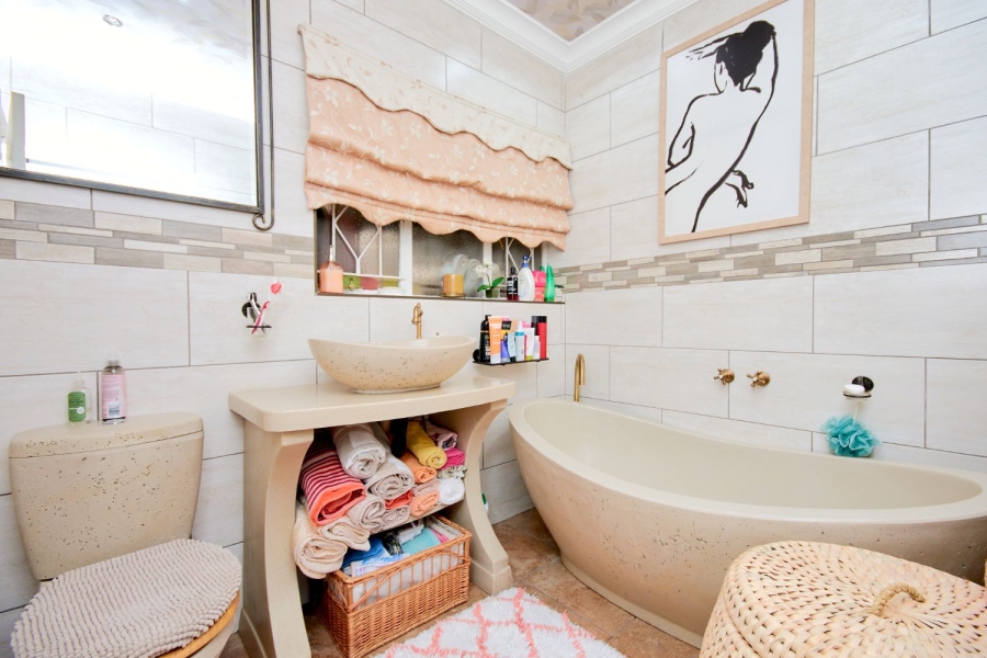 4 Bedroom Property for Sale in Discovery Gauteng