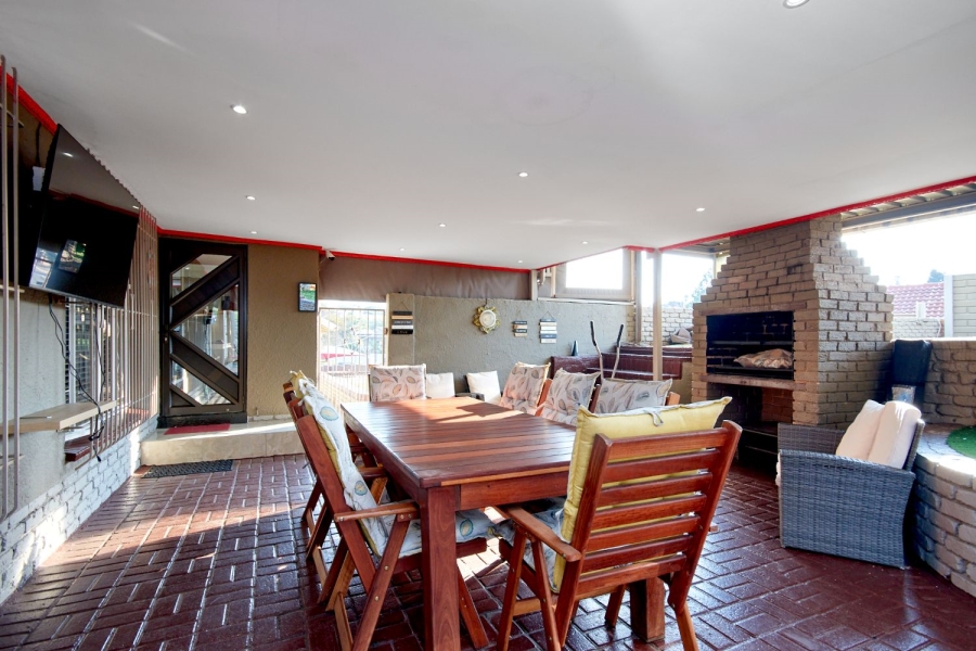 4 Bedroom Property for Sale in Discovery Gauteng