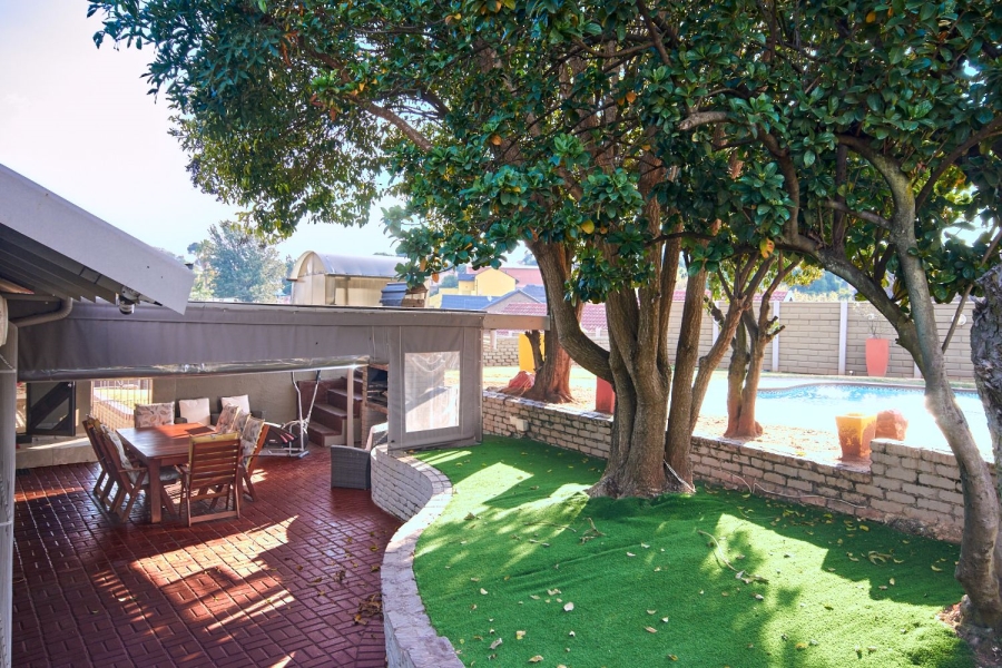 4 Bedroom Property for Sale in Discovery Gauteng