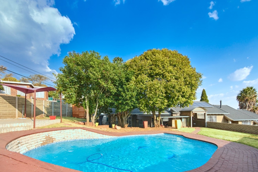 4 Bedroom Property for Sale in Discovery Gauteng
