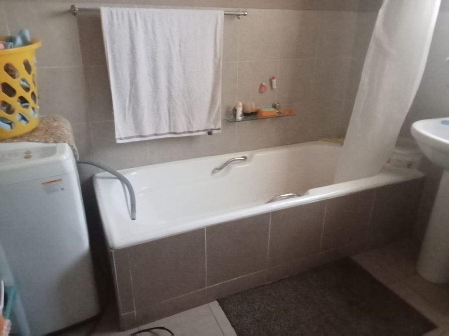 3 Bedroom Property for Sale in Staalrus Gauteng