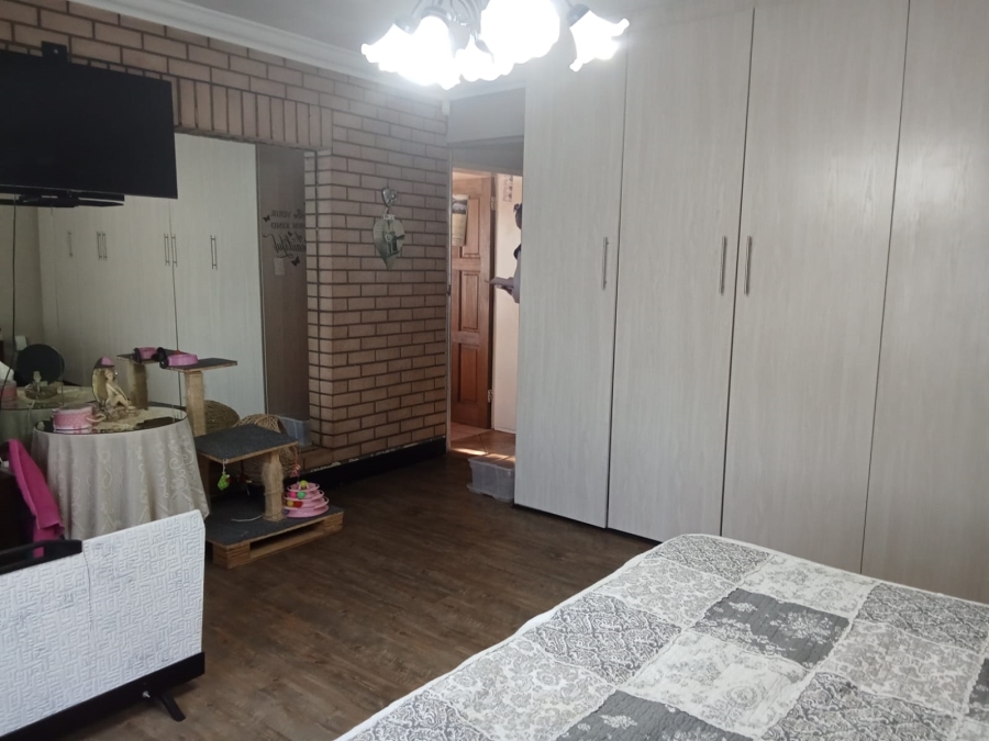 3 Bedroom Property for Sale in Staalrus Gauteng