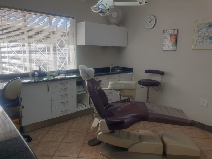4 Bedroom Property for Sale in Larrendale Gauteng