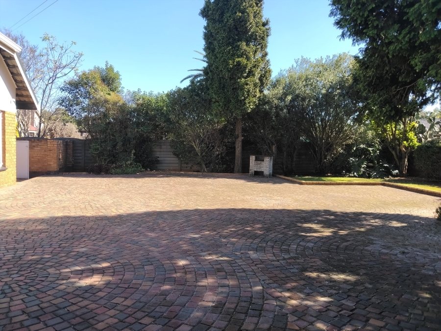 4 Bedroom Property for Sale in Larrendale Gauteng