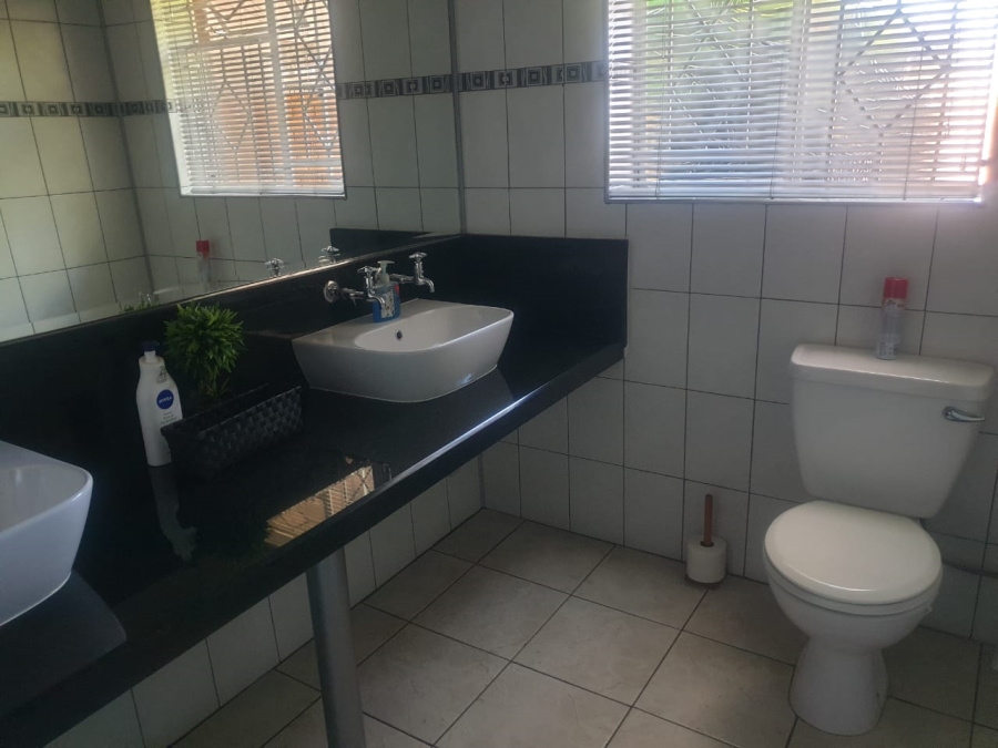 4 Bedroom Property for Sale in Larrendale Gauteng