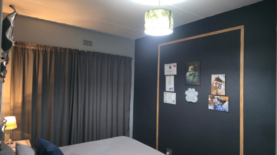 2 Bedroom Property for Sale in Sonneveld Gauteng