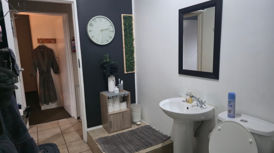 2 Bedroom Property for Sale in Sonneveld Gauteng
