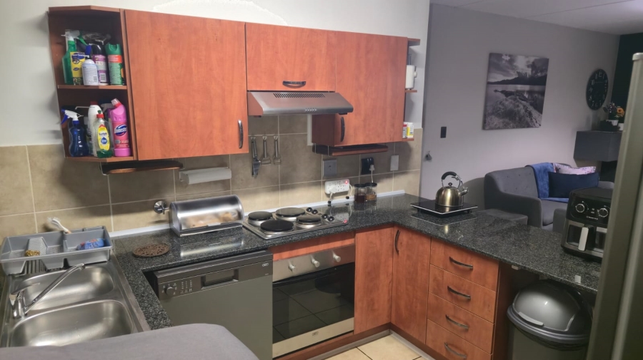 2 Bedroom Property for Sale in Sonneveld Gauteng