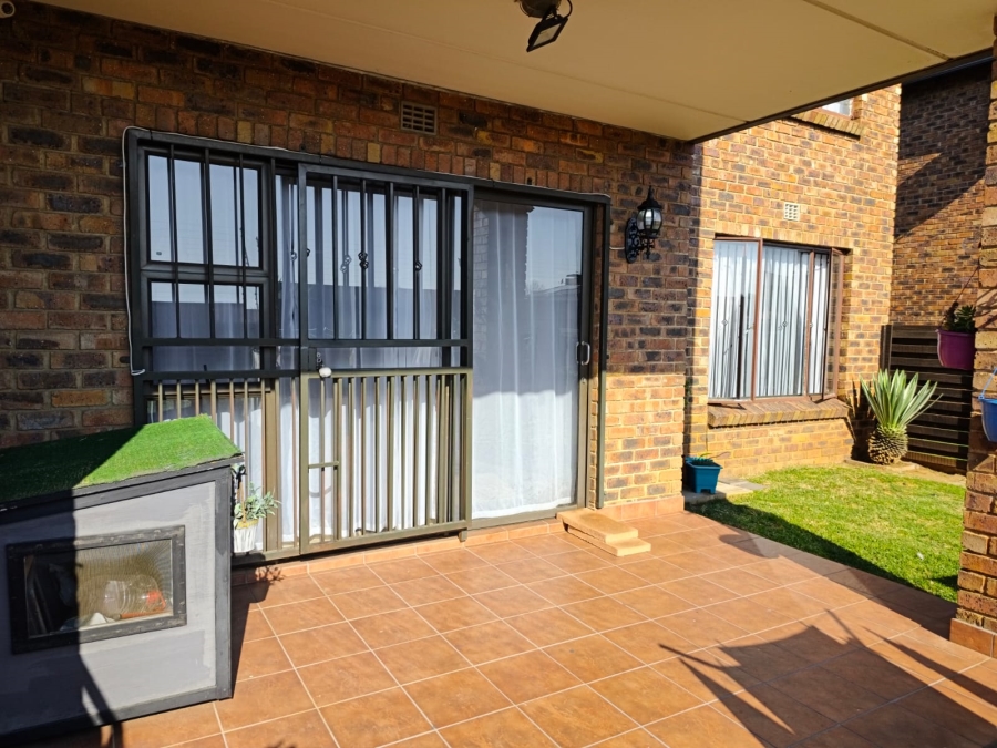 2 Bedroom Property for Sale in Sonneveld Gauteng