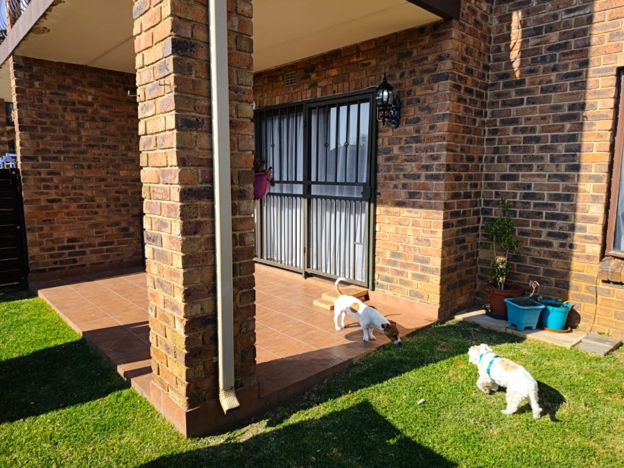 2 Bedroom Property for Sale in Sonneveld Gauteng