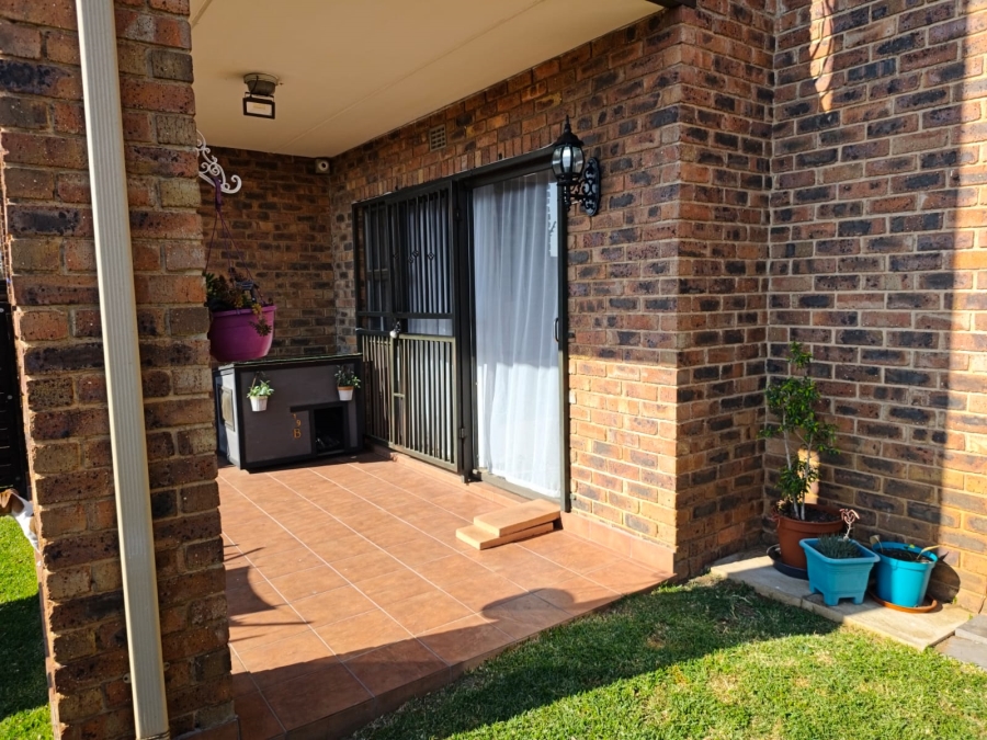 2 Bedroom Property for Sale in Sonneveld Gauteng