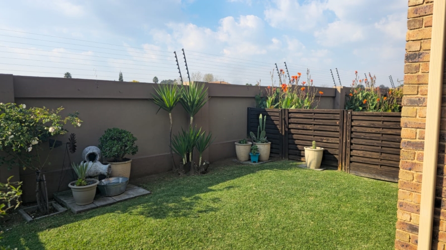 2 Bedroom Property for Sale in Sonneveld Gauteng