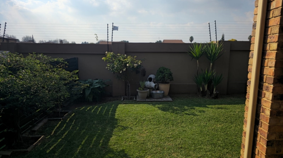 2 Bedroom Property for Sale in Sonneveld Gauteng