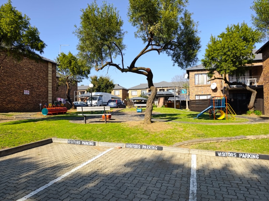 2 Bedroom Property for Sale in Sonneveld Gauteng