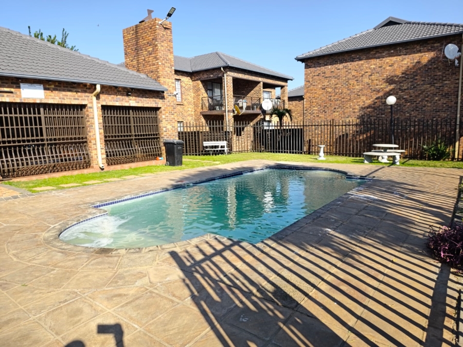 2 Bedroom Property for Sale in Sonneveld Gauteng