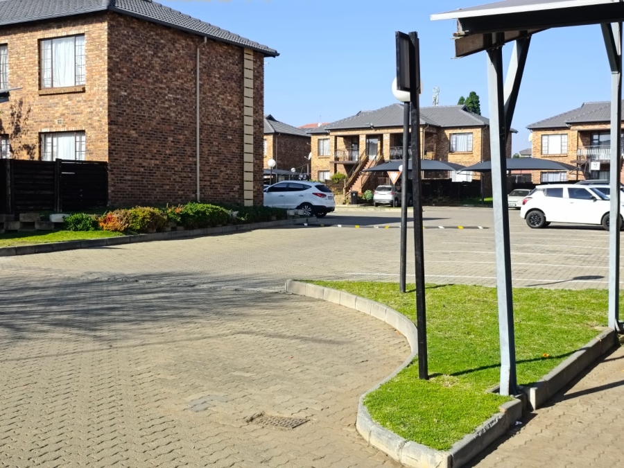 2 Bedroom Property for Sale in Sonneveld Gauteng