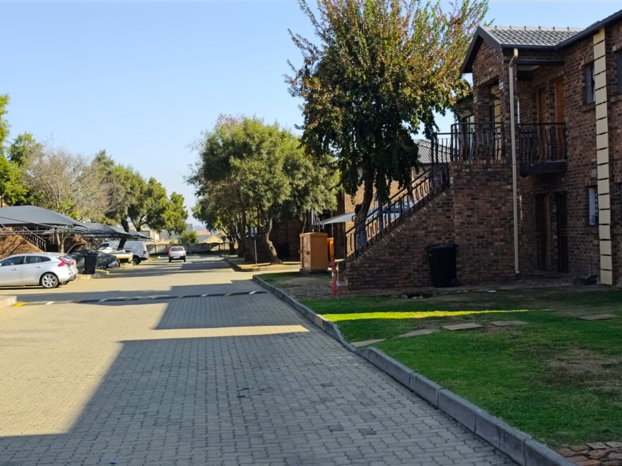 2 Bedroom Property for Sale in Sonneveld Gauteng