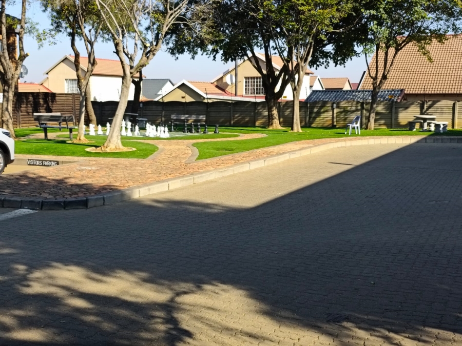 2 Bedroom Property for Sale in Sonneveld Gauteng