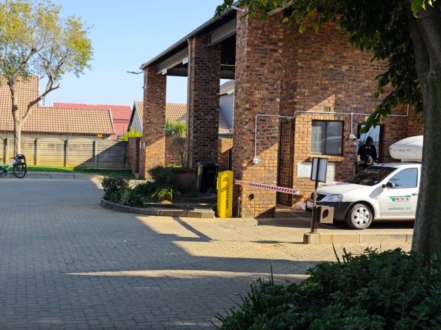 2 Bedroom Property for Sale in Sonneveld Gauteng
